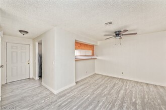 Building Photo - 2080 E Karen Ave