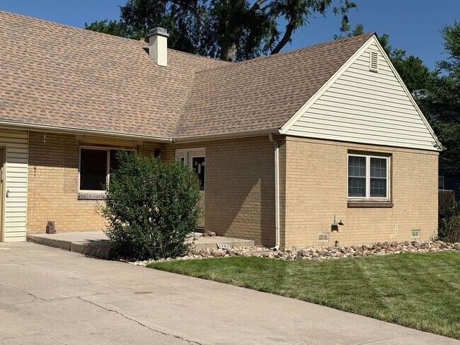 Foto del edificio - 3BR,  2.5 bath + Office + Garage **August ...