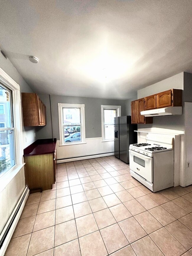 Building Photo - 47 Osborn St
