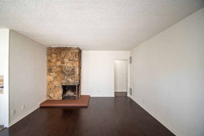 Building Photo - 11100 Camarillo St