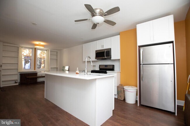 Building Photo - 906 League St