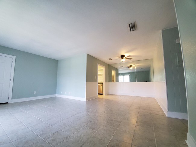 Foto del edificio - 2100 W Beach Dr