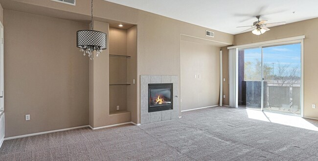 Foto del edificio - Beautiful Gated Townhome Near State Farm Stadium & Westgate