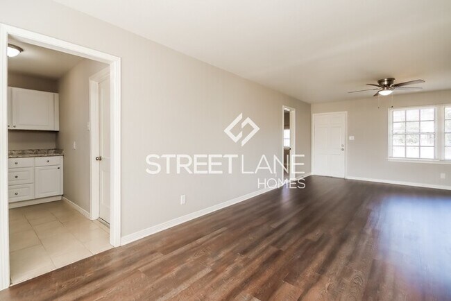 Building Photo - Charming 2 Bedroom in Houston!