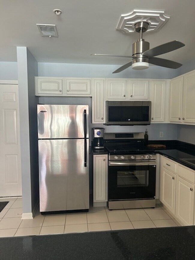 Foto del edificio - 2 Bedroom Harbor Park Condo - Just Blocks From the Lake