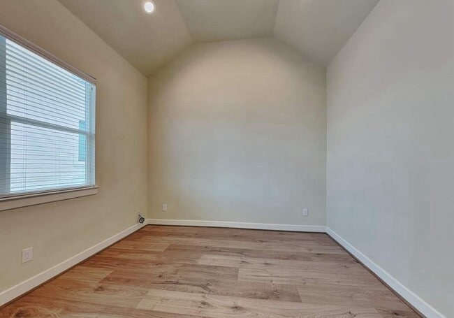 Building Photo - 15715 Knollcliff