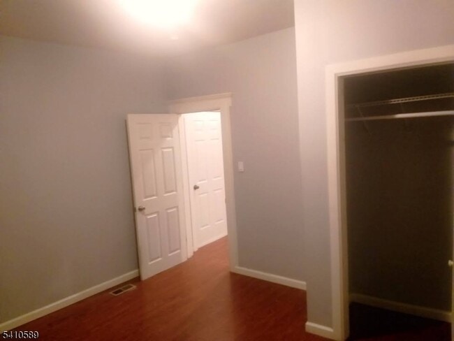 Building Photo - 712 S Park St