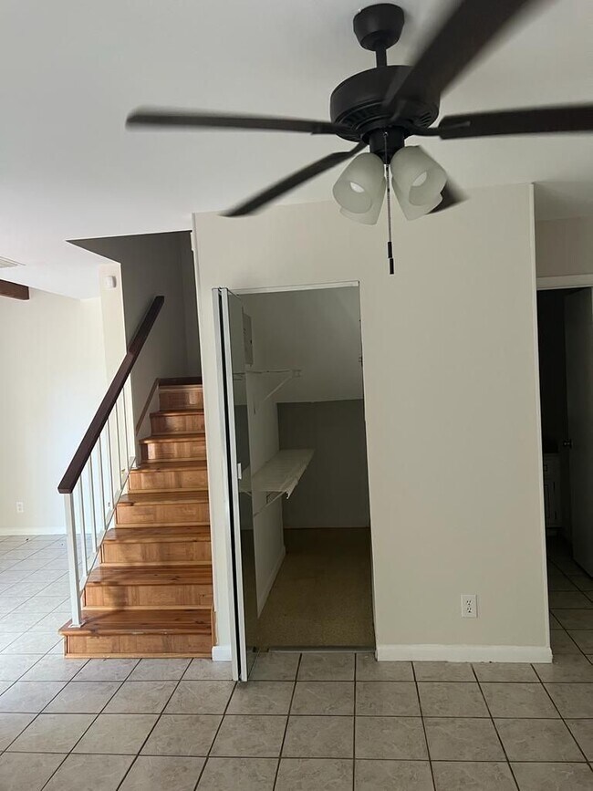 Building Photo - 1534 Shaker Cir