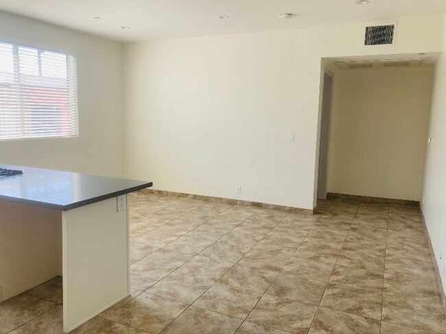 Building Photo - 953 Normandie Ave