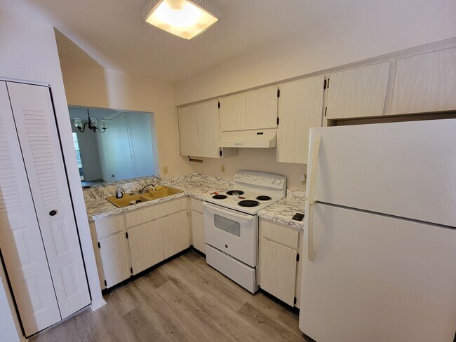 Building Photo - 3178 Mission Grove Dr