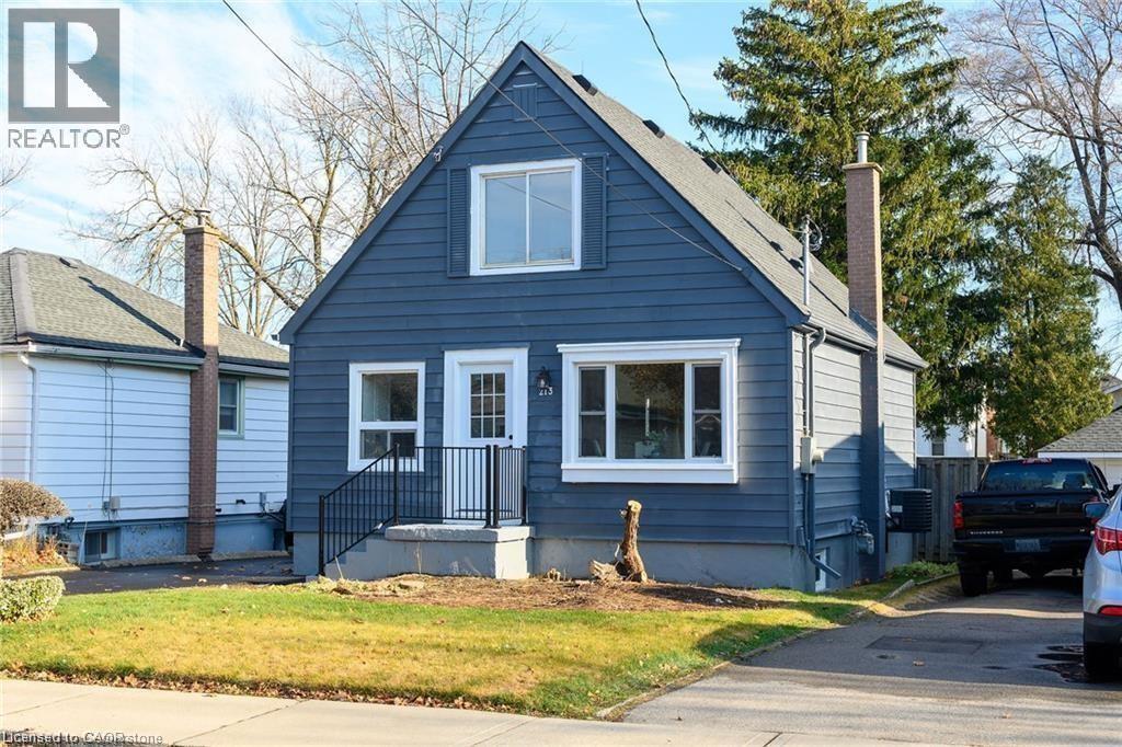 Photo principale - 213 E 28th St