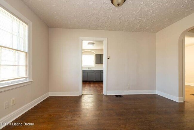 Building Photo - 401 S 40th St