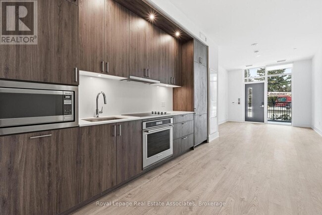 Building Photo - 259 The Kingsway