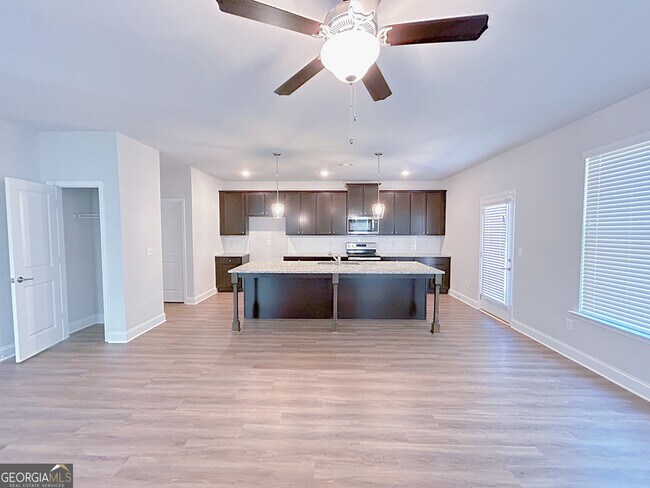Foto del edificio - 2586 Mls Cmn Dr