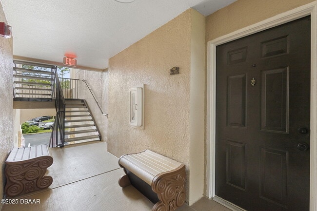 Building Photo - 940 Village Trail