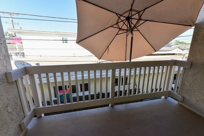 Foto del edificio - Sunny 2BR/2BA Coastal Retreat — Steps from the Sand with Ocean Breezes