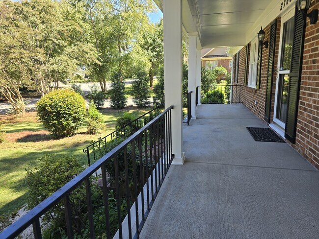 Foto del edificio - 3703 Hickory Hill Dr