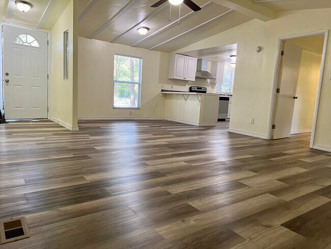 Foto del edificio - 4741 Rustic Ct E