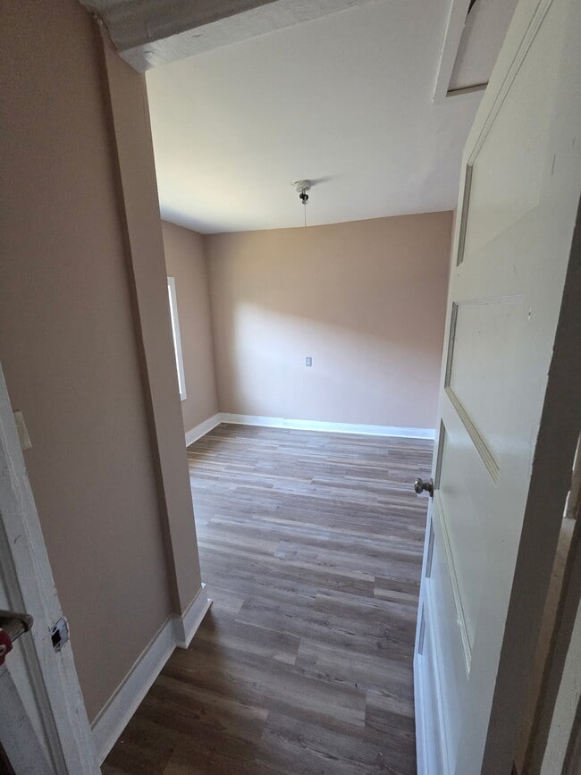 Building Photo - 545 Salley St