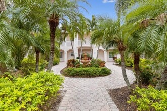 Building Photo - 4240 Central Sarasota Pky