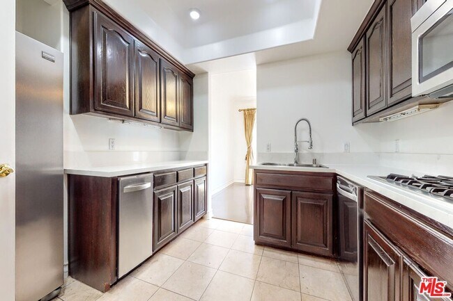 Foto del edificio - 353 S Reeves Dr