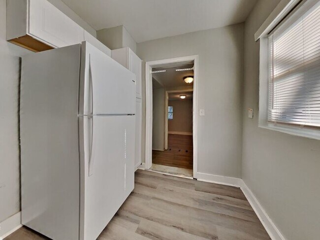 Foto del edificio - 1803 Melson Ave