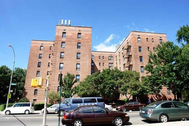 Building Photo - 144-07 Sanford Ave