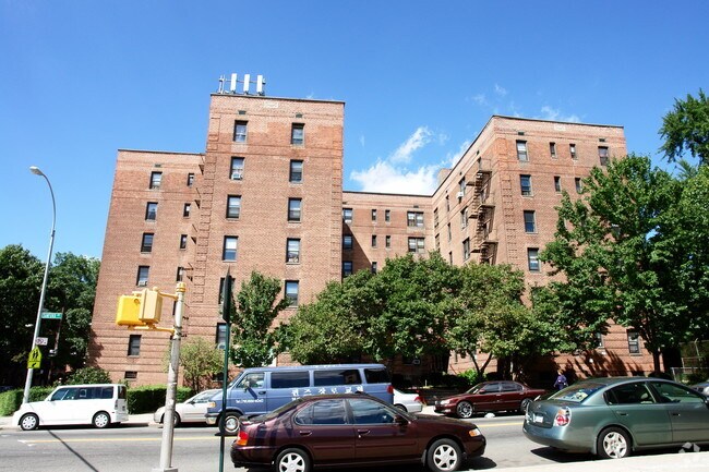 Foto del edificio - 144-07 Sanford Ave