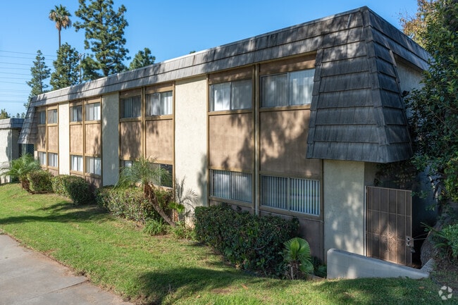 Building Photo - Granada Pueblo Apartments