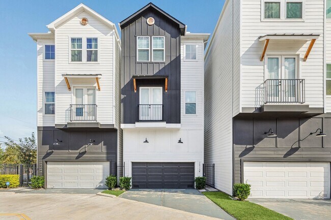 Foto del edificio - 2826 Versailles Oak Ln