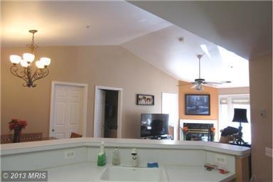 Building Photo - Large 3/ 2 Condo in Community W/ Amenities !!
