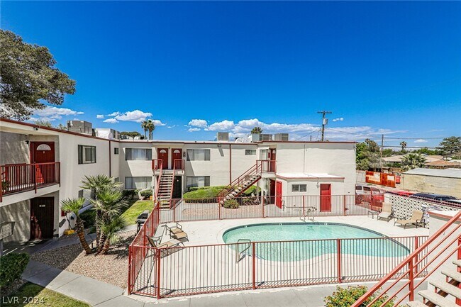 Foto del edificio - 5816 Bromley Ave
