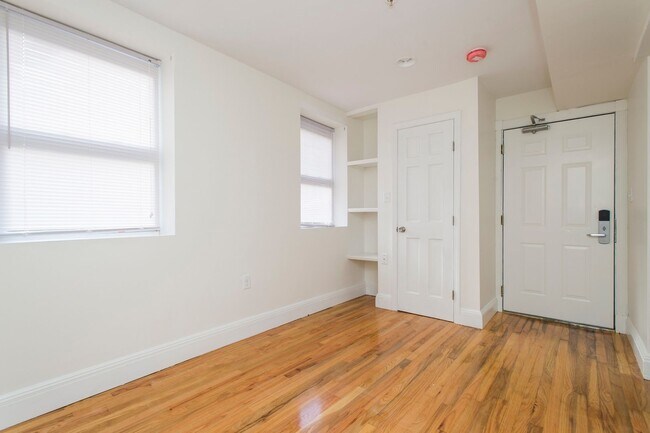 Foto del edificio - 14 Brainerd Rd