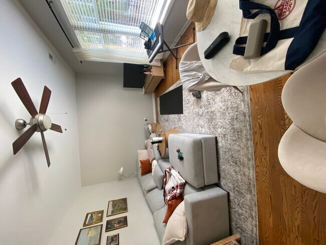 Foto del edificio - 650 W Arlington Pl
