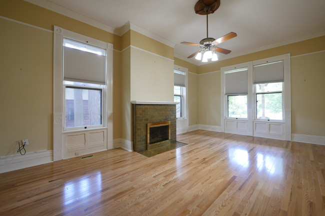 Living room east view - 821 W South St