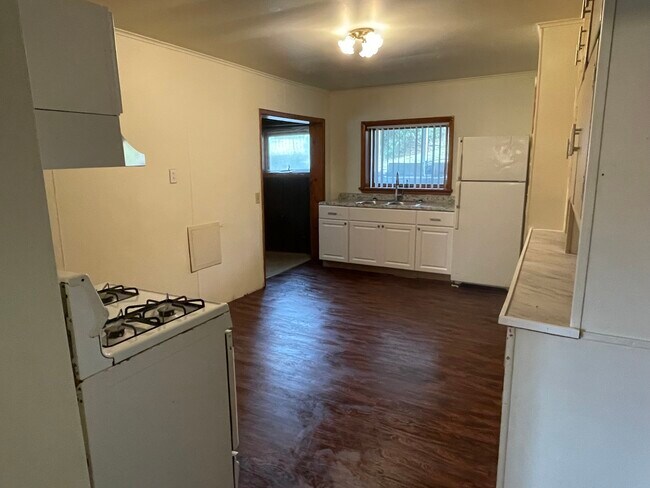 Kitchen - 162 Sunset Dr