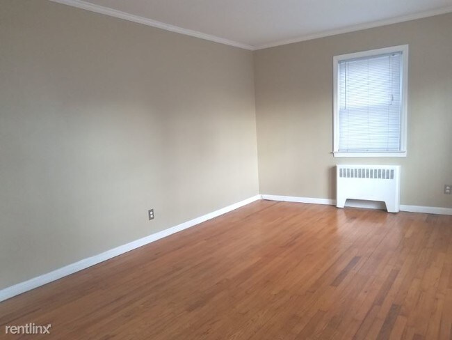 Building Photo - 1 br, 1 bath Apartment - 5 Waywood Pl