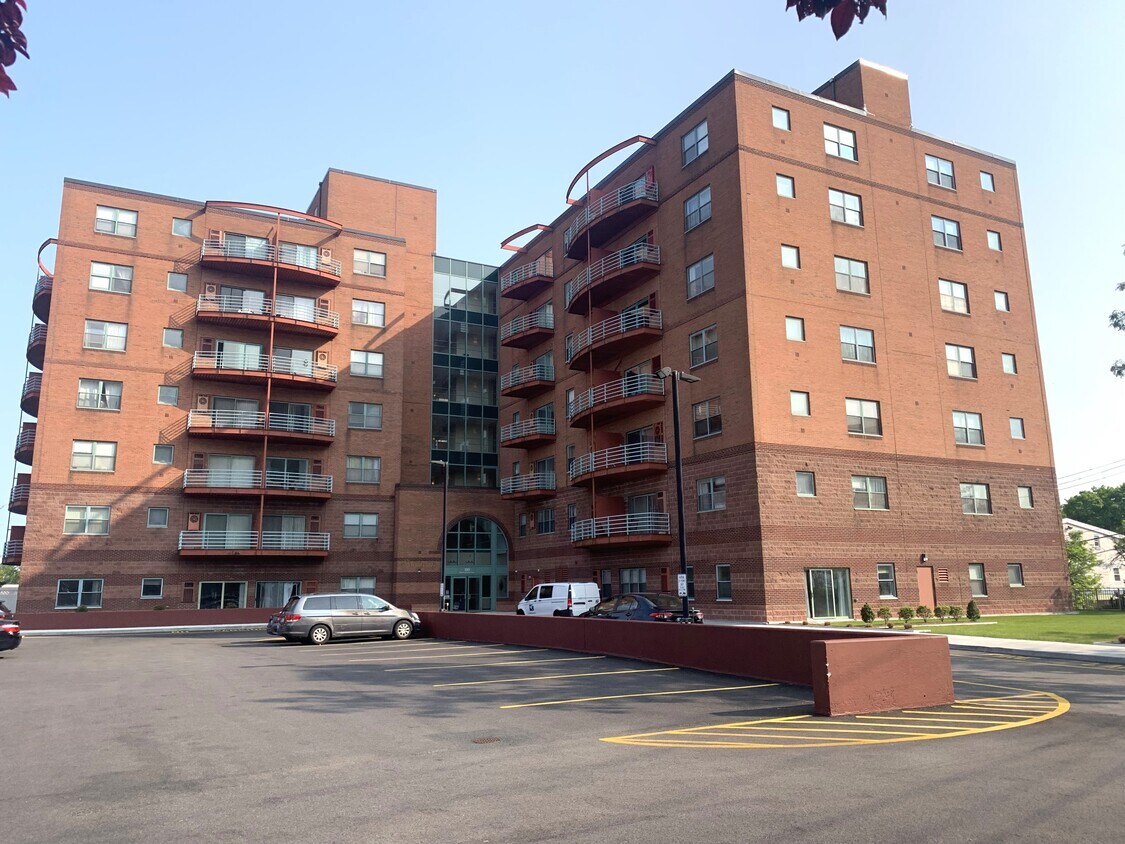 100 W Squantum St Unit 705, Quincy, MA 02171 Condo for Rent in Quincy