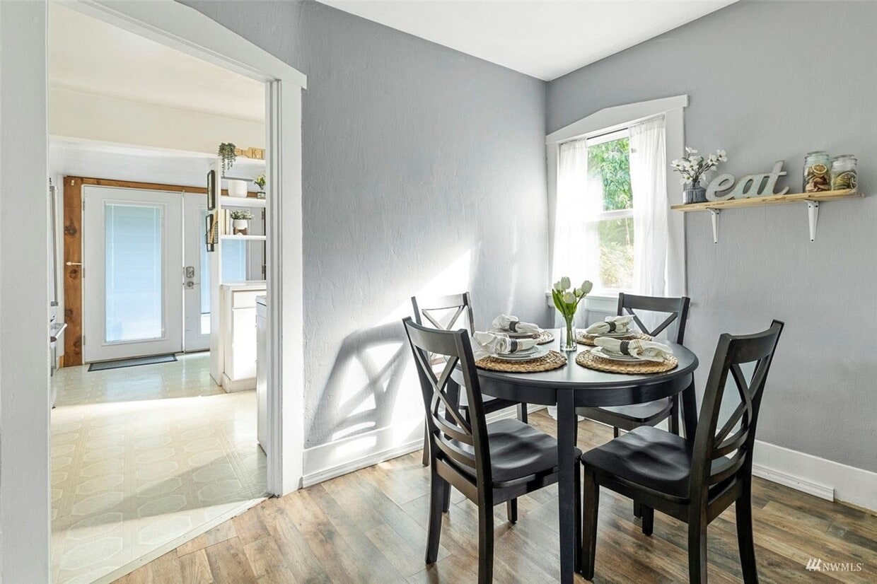 Primary Photo - Perfect, cozy home in downtown Bremerton, ...