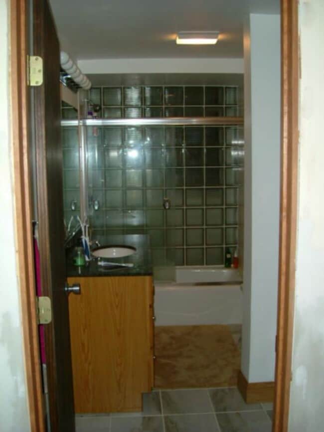 Photo - Nicely renovated  with in-unit laundry in ... House