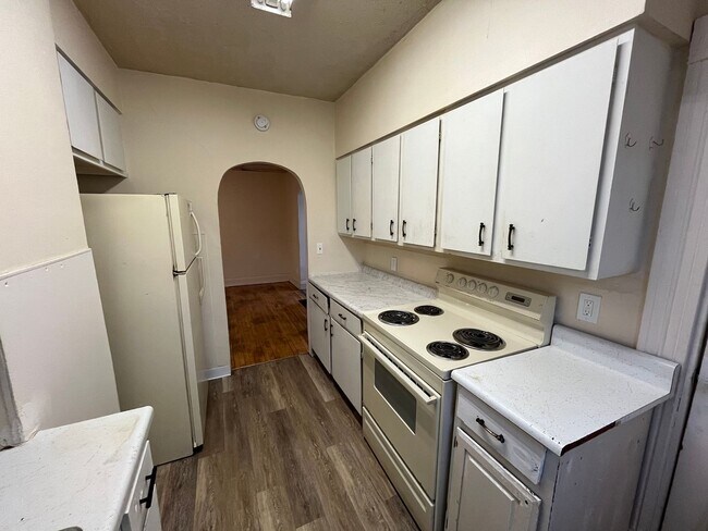 Building Photo - 3 Bedroom single family home with garage! ...