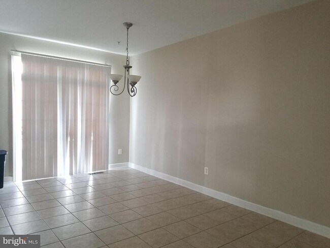 Foto del edificio - 715 Hidden Marsh St