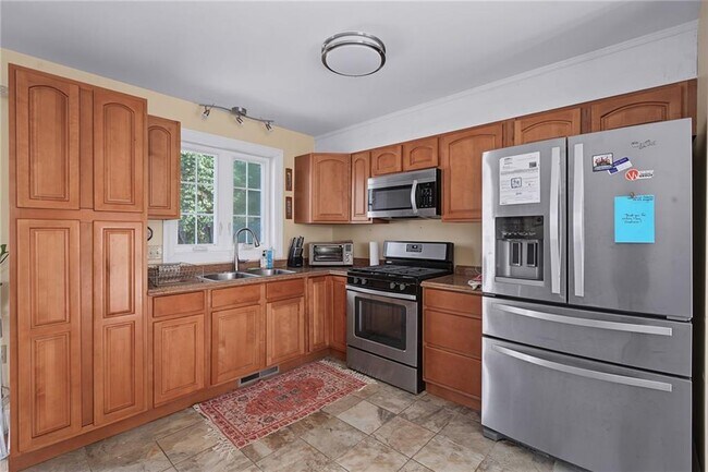 Building Photo - 45 Oakwood Ave