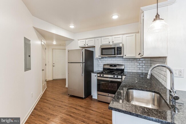 Foto del edificio - 6157 Ridge Ave
