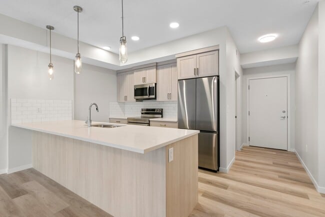 Building Photo - 33-3433 Carringham Gate NW