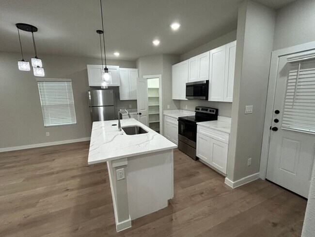 Foto del edificio - 9007 Glen Mont Dr