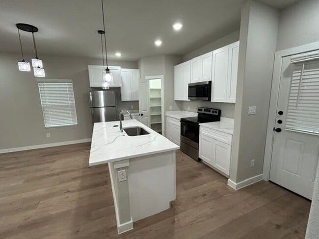 Foto del edificio - 9007 Glen Mont Dr