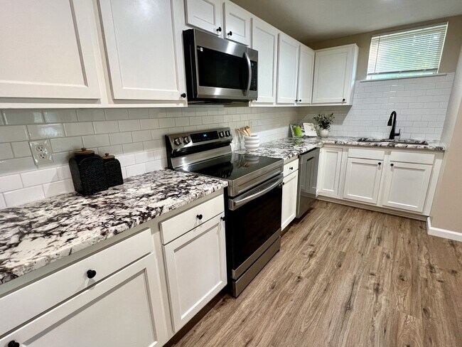 Foto del edificio - 6219 Bedford St