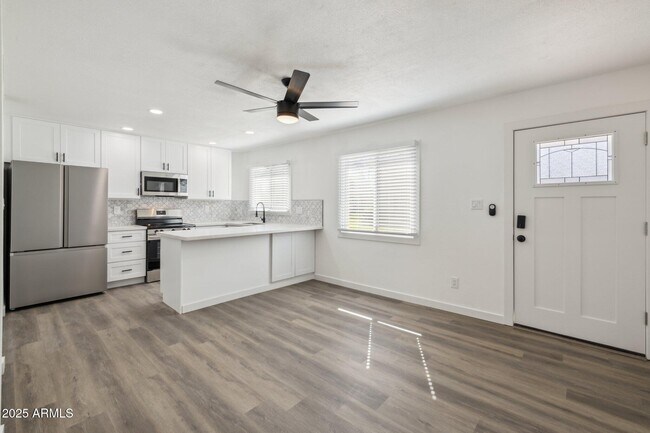 Foto del edificio - 6173 N Granite Reef Rd