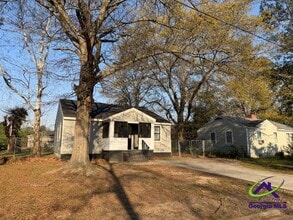 Building Photo - 125 Meadowdale Dr